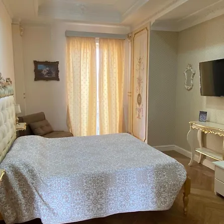 Maison De Luxe *